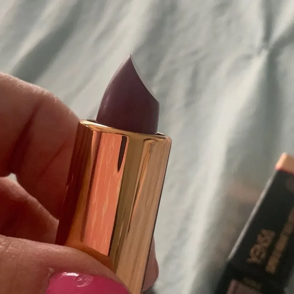 NEW! Yensa Super 8 Vibrant Silk Lipstick in Noble